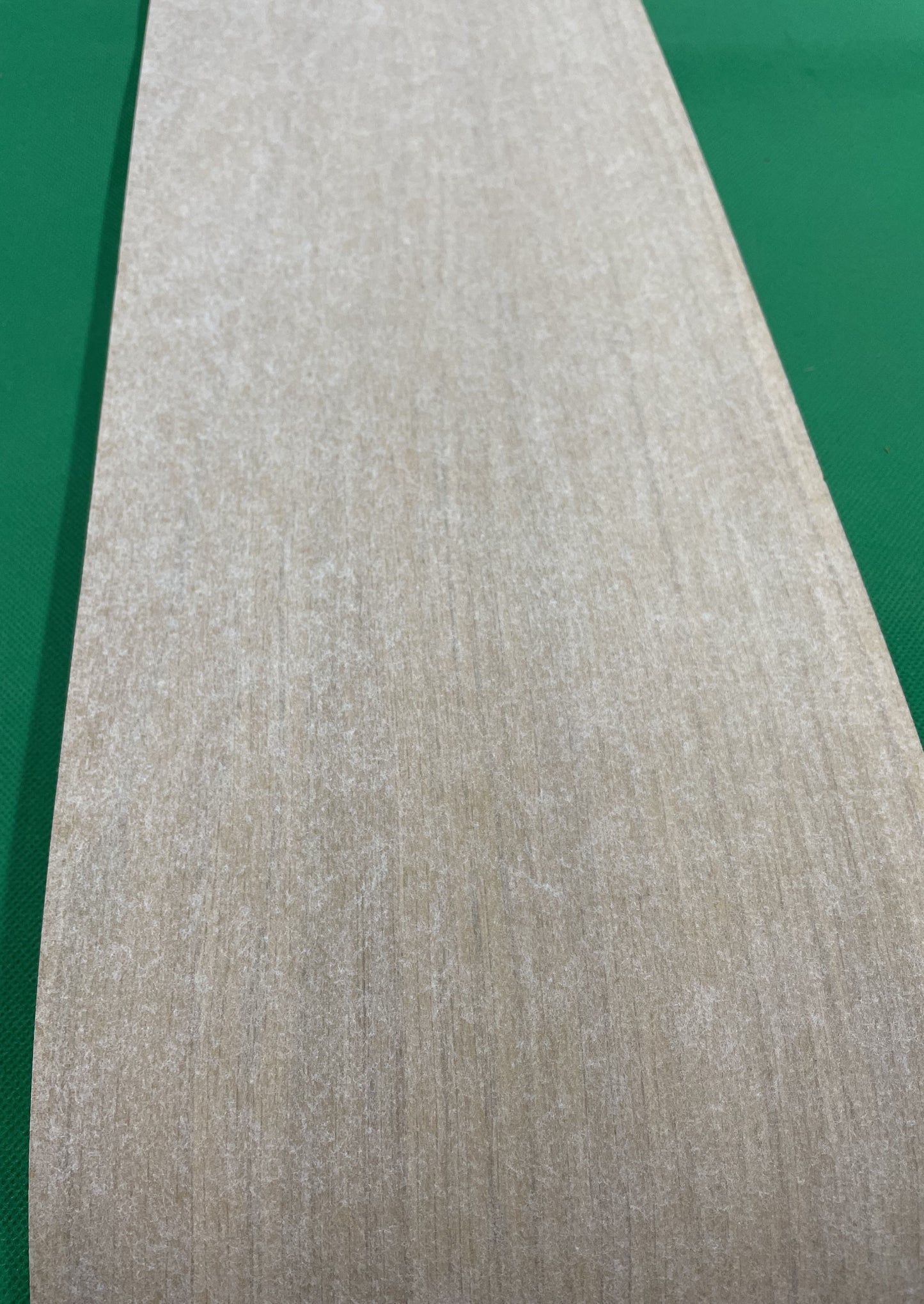 185mm Wide European Oak Veneer, 3.1m Length, 0.3mm Thick